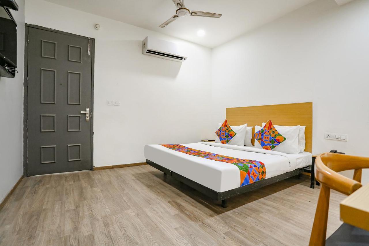 Fabhotel Vat - Meera Bagh Delhi  Exterior foto